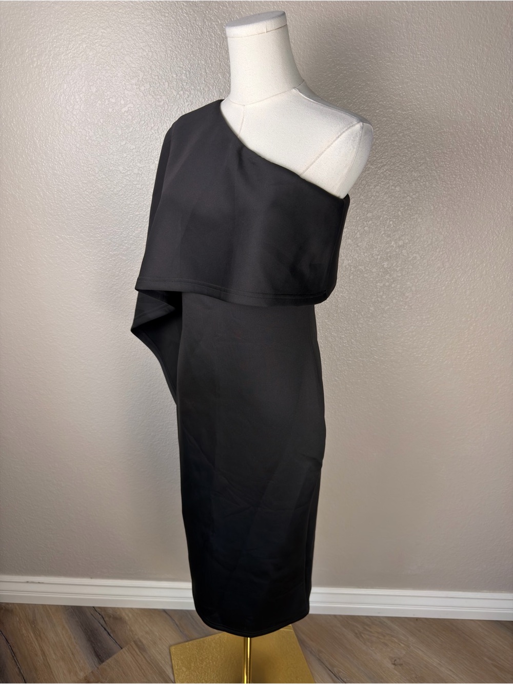 NWOT GOBLES Elegant Asymmetrical One Shoulder Cape Bodycon Black Dress, medium - Picture 4 of 8